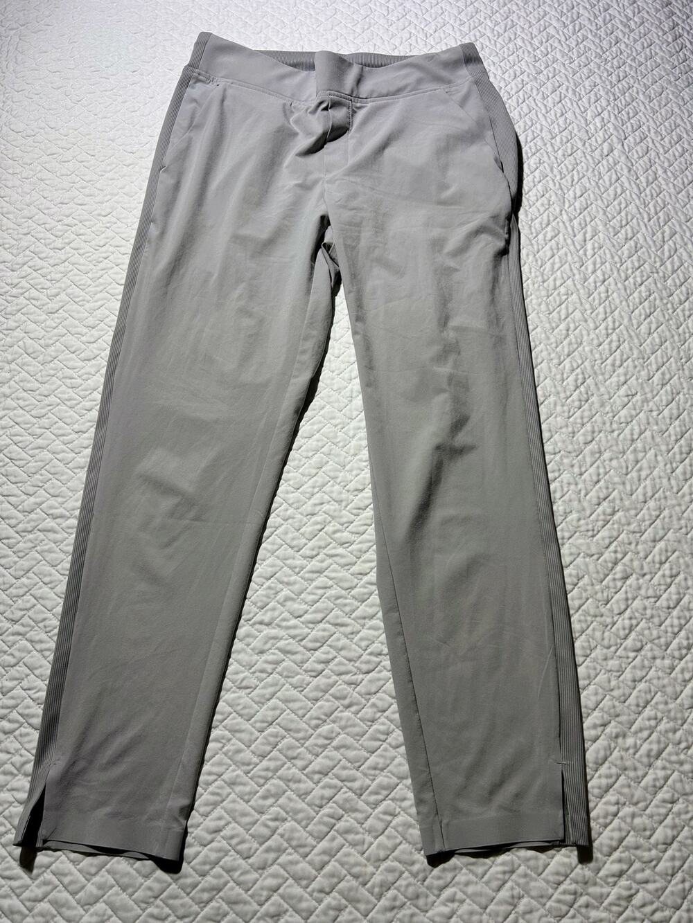 ATHLETA WOMEN’S Light Gray “ Brooklyn” Mid Rise Athletic Ankle Pants/  Size- 8